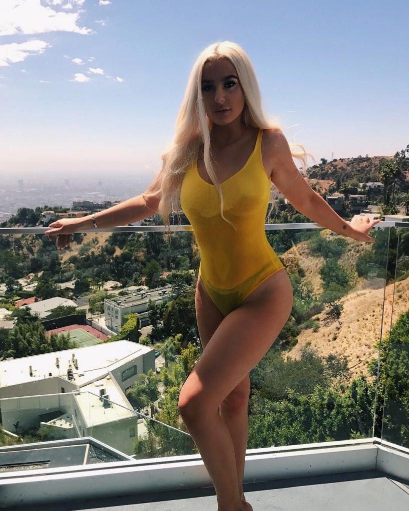 25P Tana Mongeau Nude