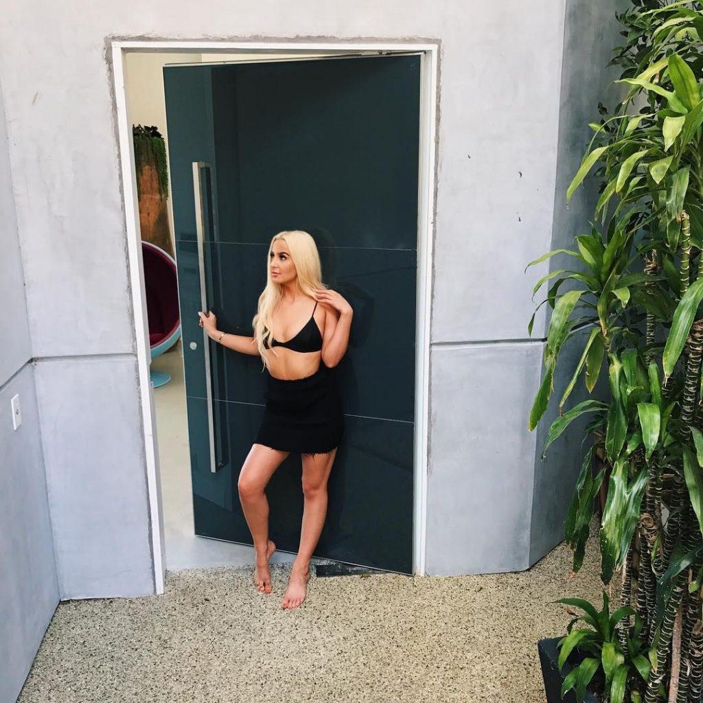 25P Tana Mongeau Nude
