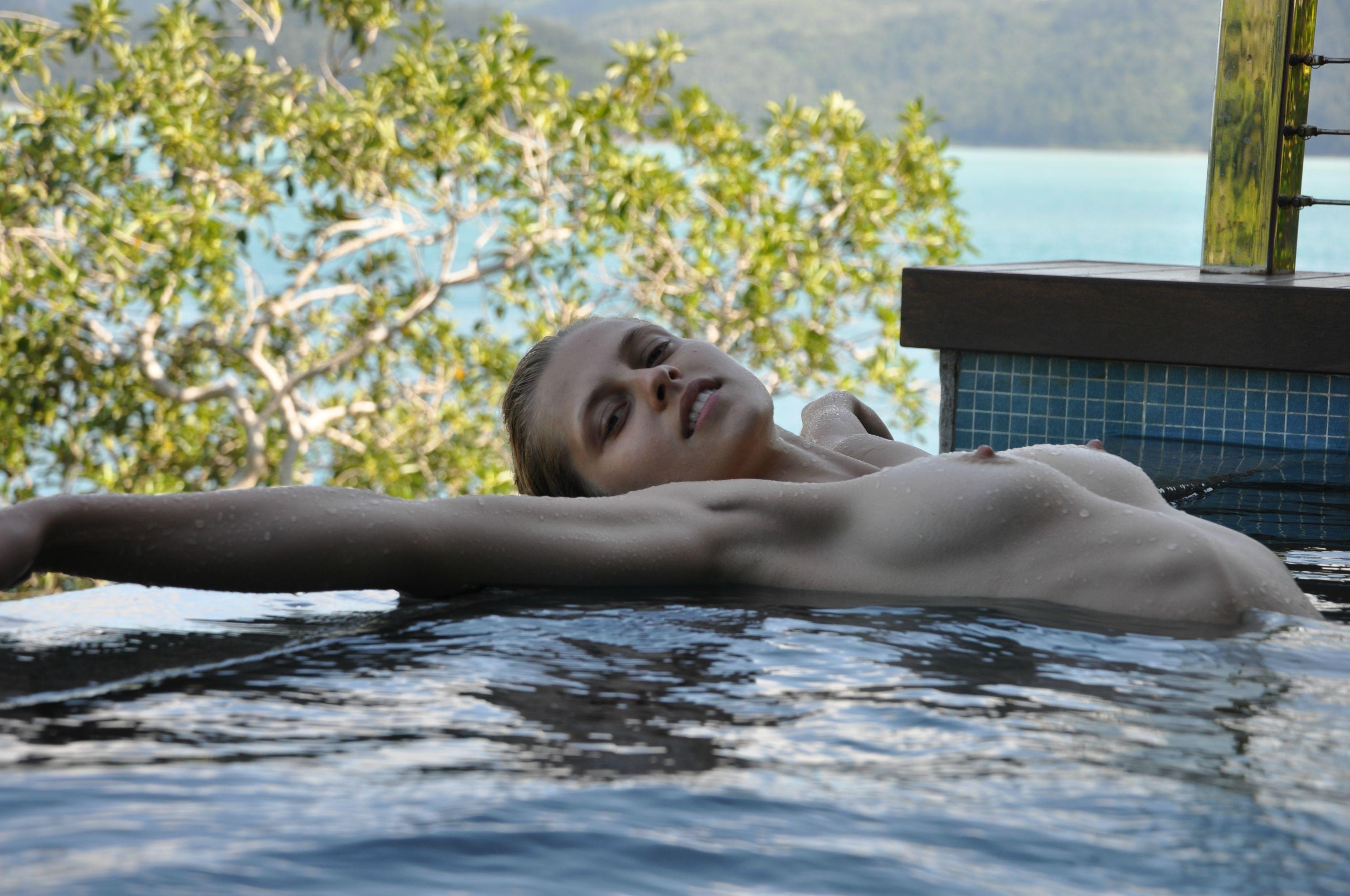 18P Nude pics of Teresa Palmer