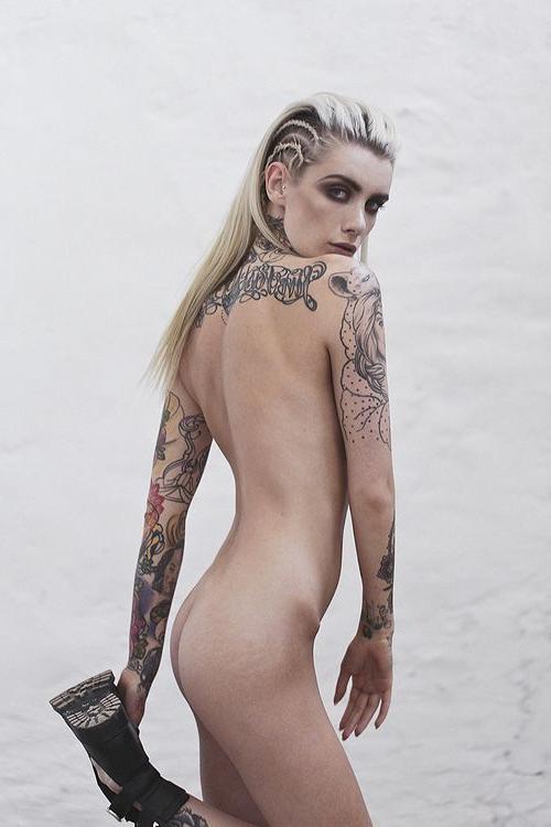 14P Nude photoset of Valentina Belleza