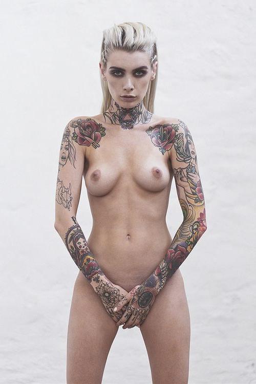 14P Nude photoset of Valentina Belleza
