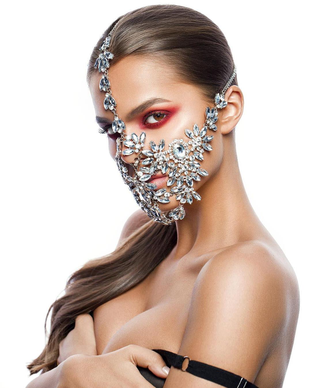 25P Viki Odintcova Nude