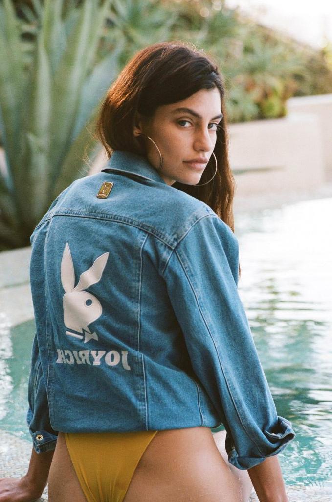 12P Yasmina Jones Nude