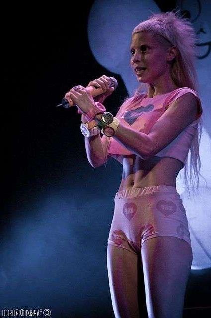 6P Nude pics of Yolandi Visser