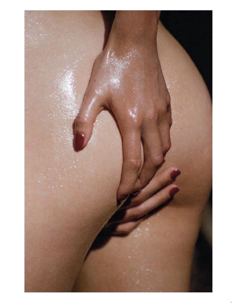 12P Zoe Mantzakanis Nude