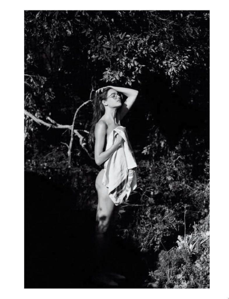 12P Zoe Mantzakanis Nude