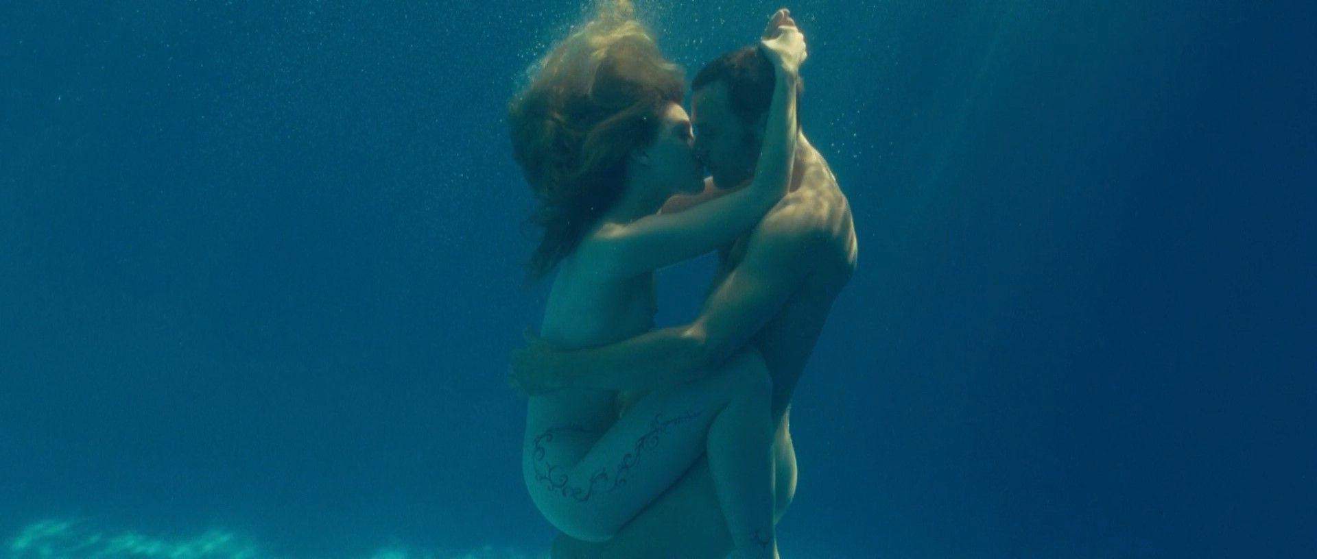 7P Évelyne Brochu Nude Pics
