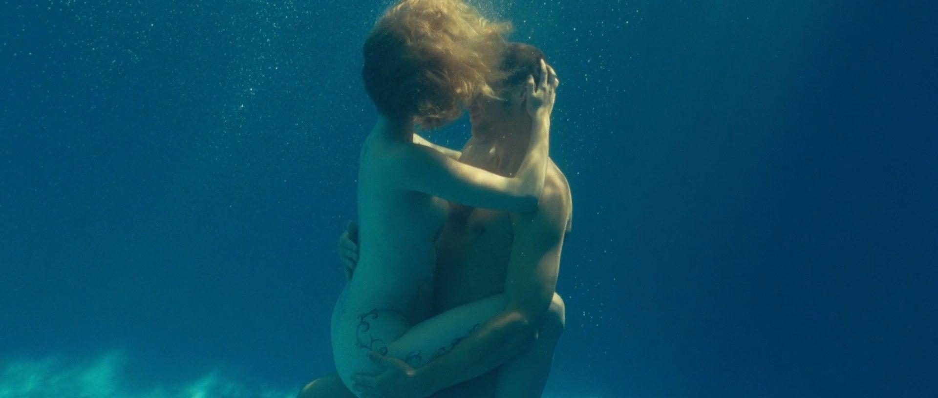 7P Évelyne Brochu Nude Pics