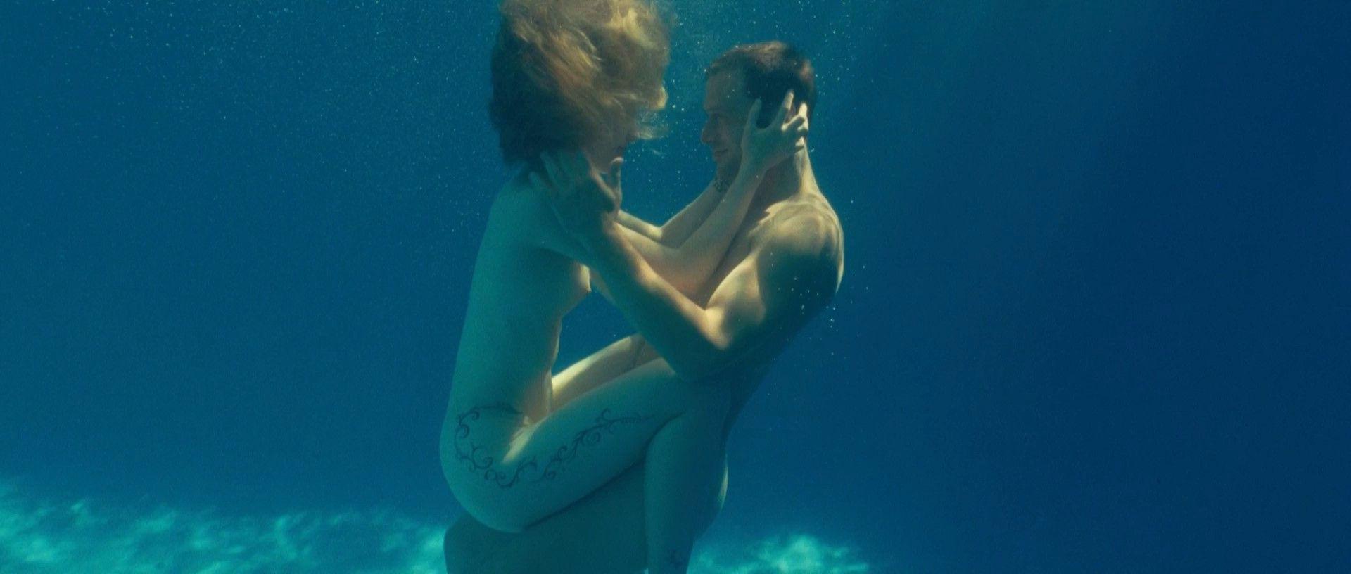 7P Évelyne Brochu Nude Pics