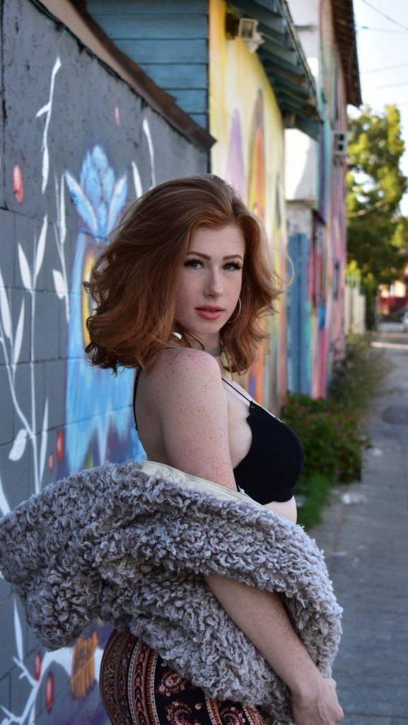 25P Abigale Mandler Nude