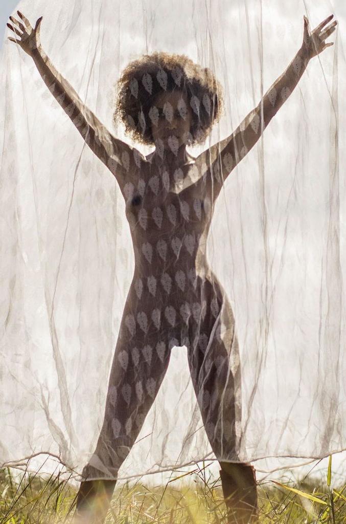 25P Ivi Pizzott Nude