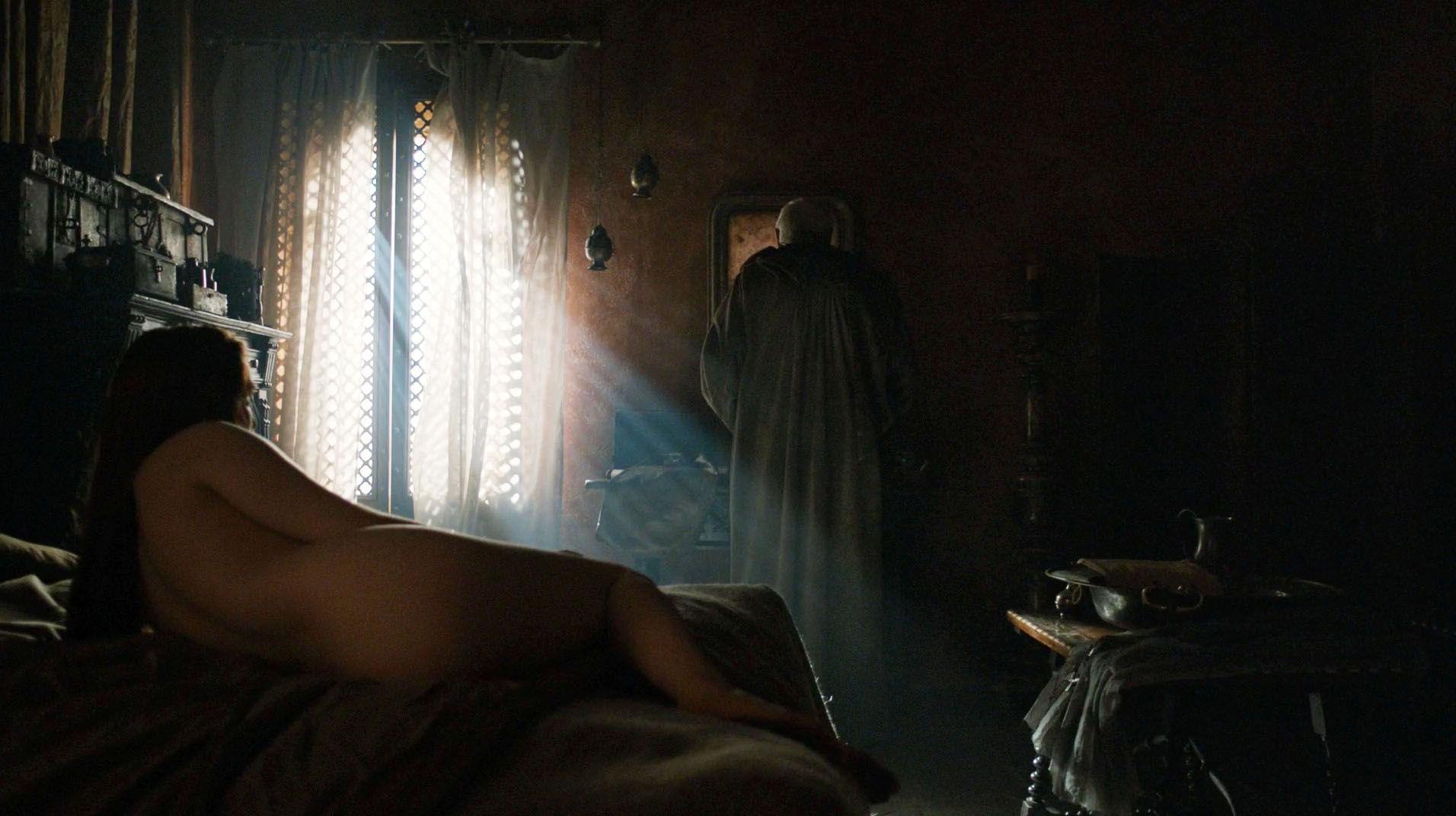 6P Nude Photos of Josephine Gillan