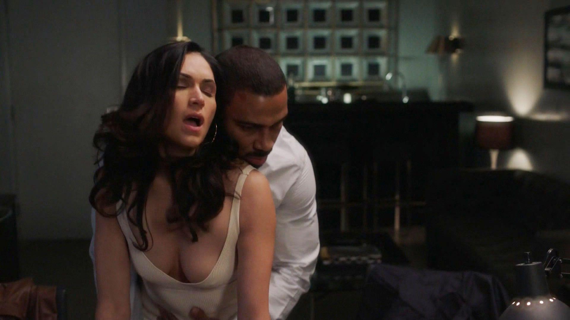 8P Nude Pics of Lela Loren