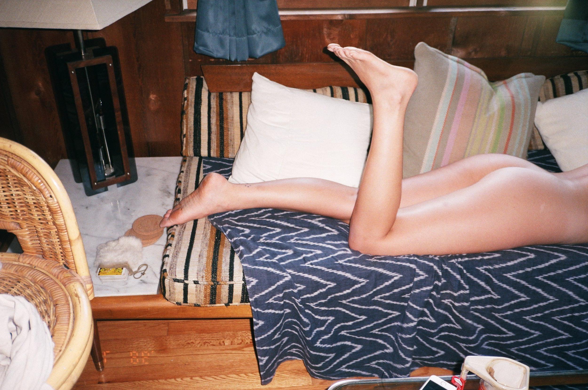 6P Nude Photos of Lola Kirke