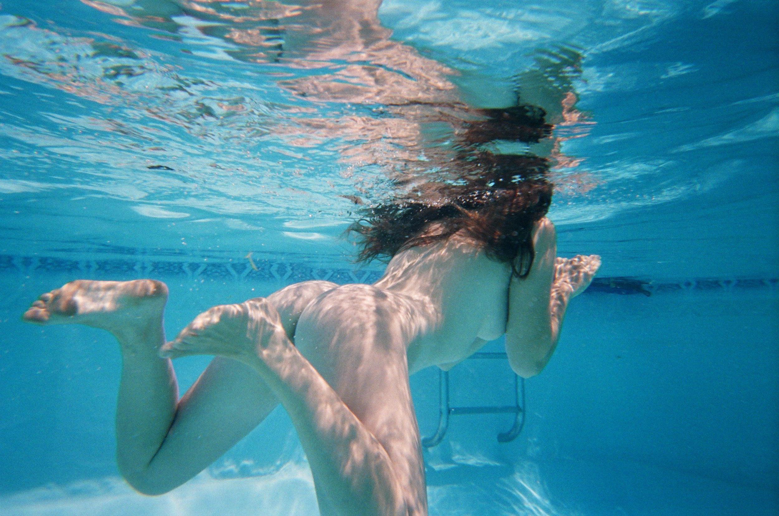 6P Nude Photos of Lola Kirke