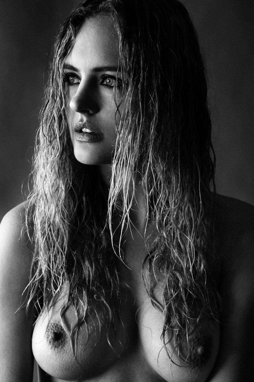8P Nude Photos of Madison Riley