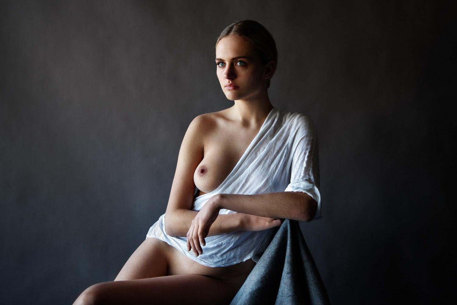 8P Nude Photos of Madison Riley