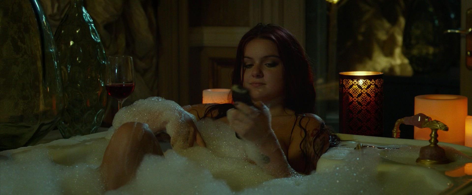 25P Ariel Winter Nude