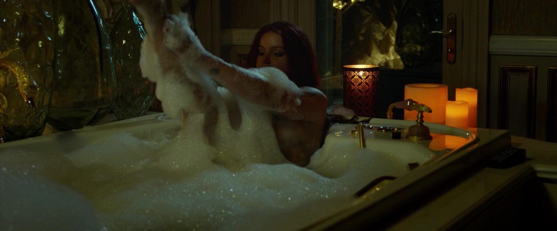 25P Ariel Winter Nude