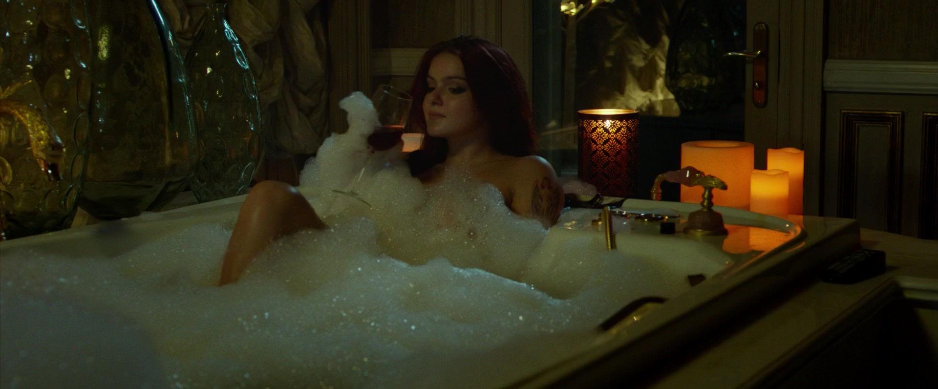 25P Ariel Winter Nude