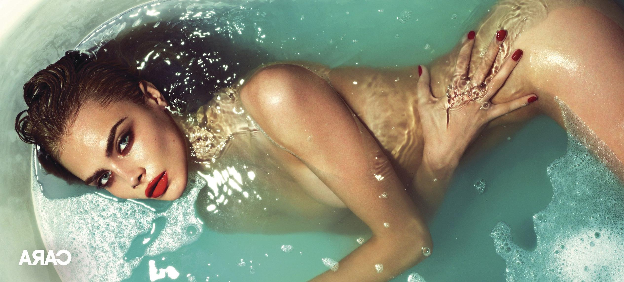 15P Cara Delevingne Nude Photos