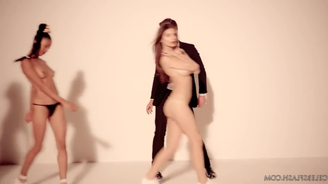 9P Nude pics of Emily Ratajkowski