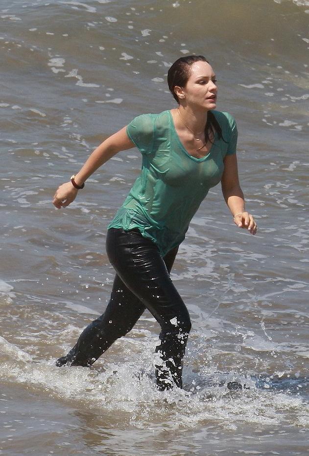 10P Wet pics of Katharine McPhee