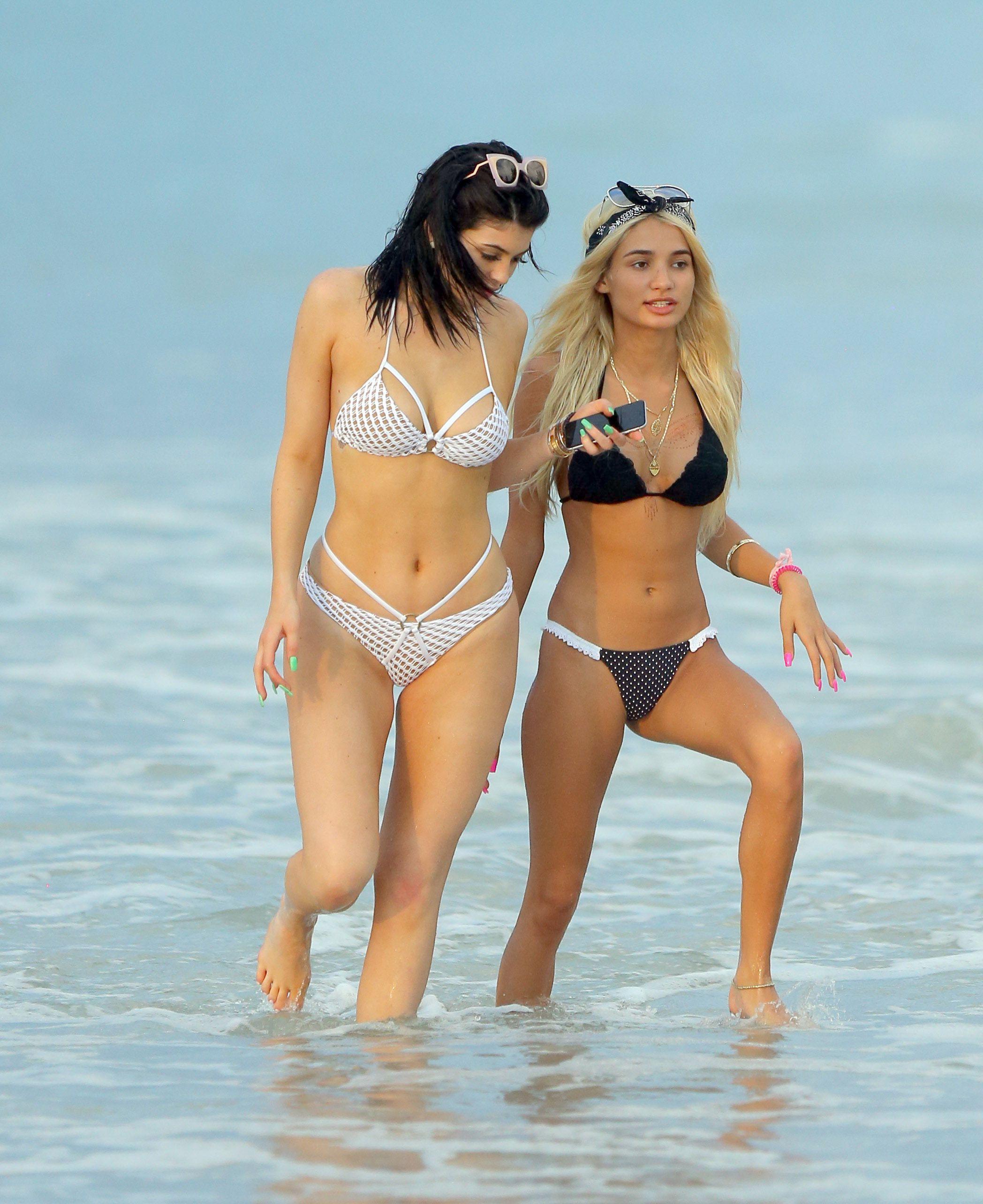 25P Nude pics of Kylie Jenner