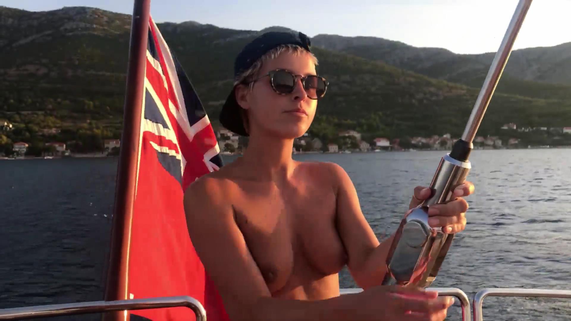 25P Marisa Papen Nude