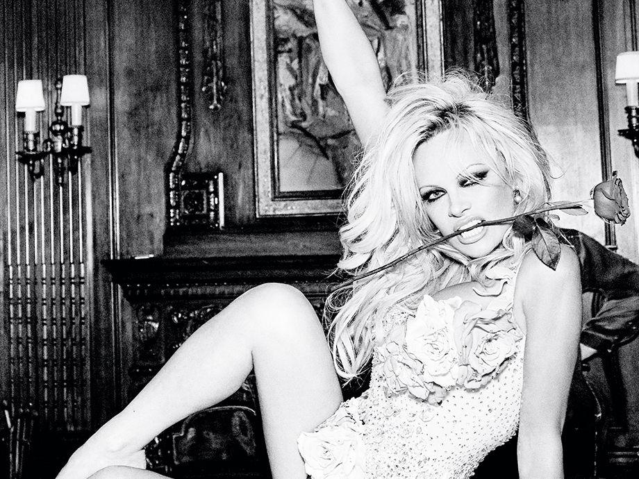 9P Nude pics of Pamela Anderson