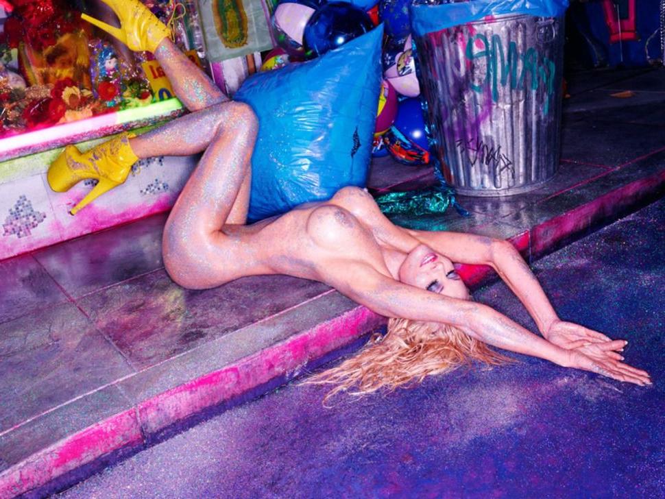 6P Nude pics of Pamela Anderson