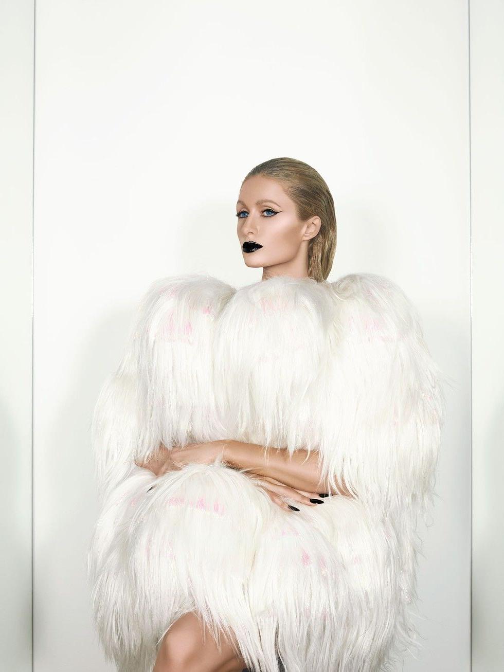 9P Paris Hilton Nude Photos