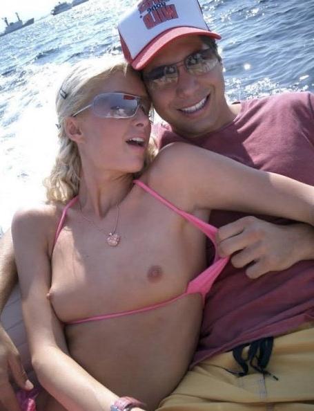 7P Nude pics of Paris Hilton