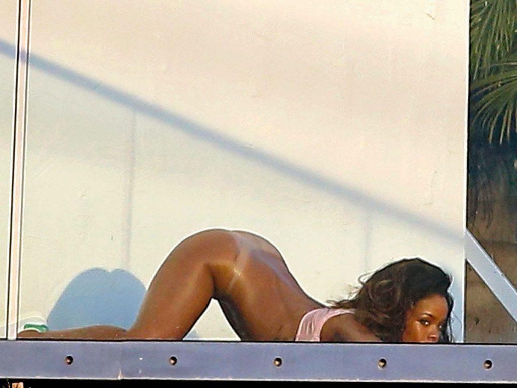 23P Rihanna Nude