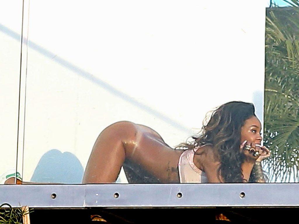 23P Rihanna Nude