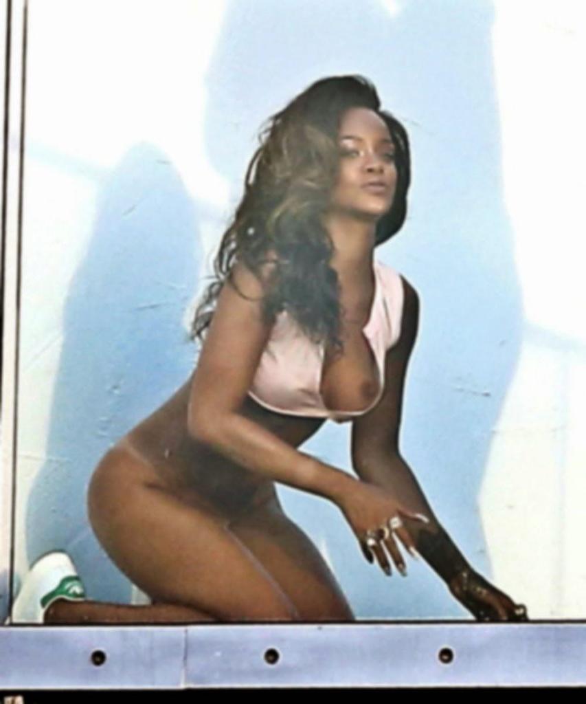 23P Rihanna Nude