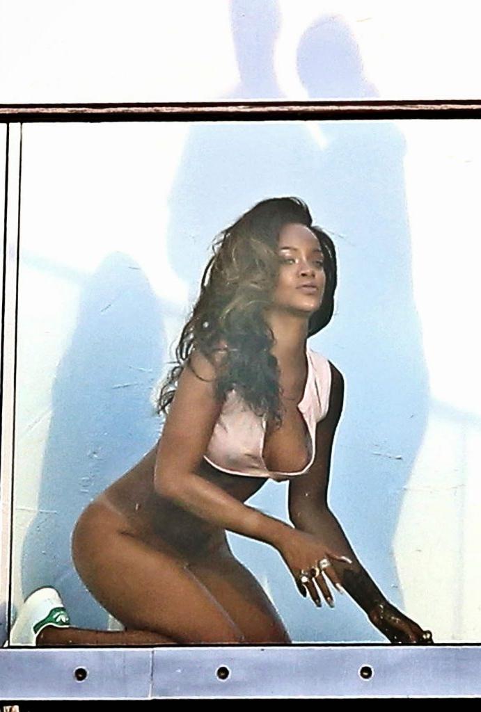 23P Rihanna Nude