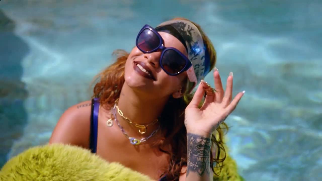 25P Rihanna Nude pics