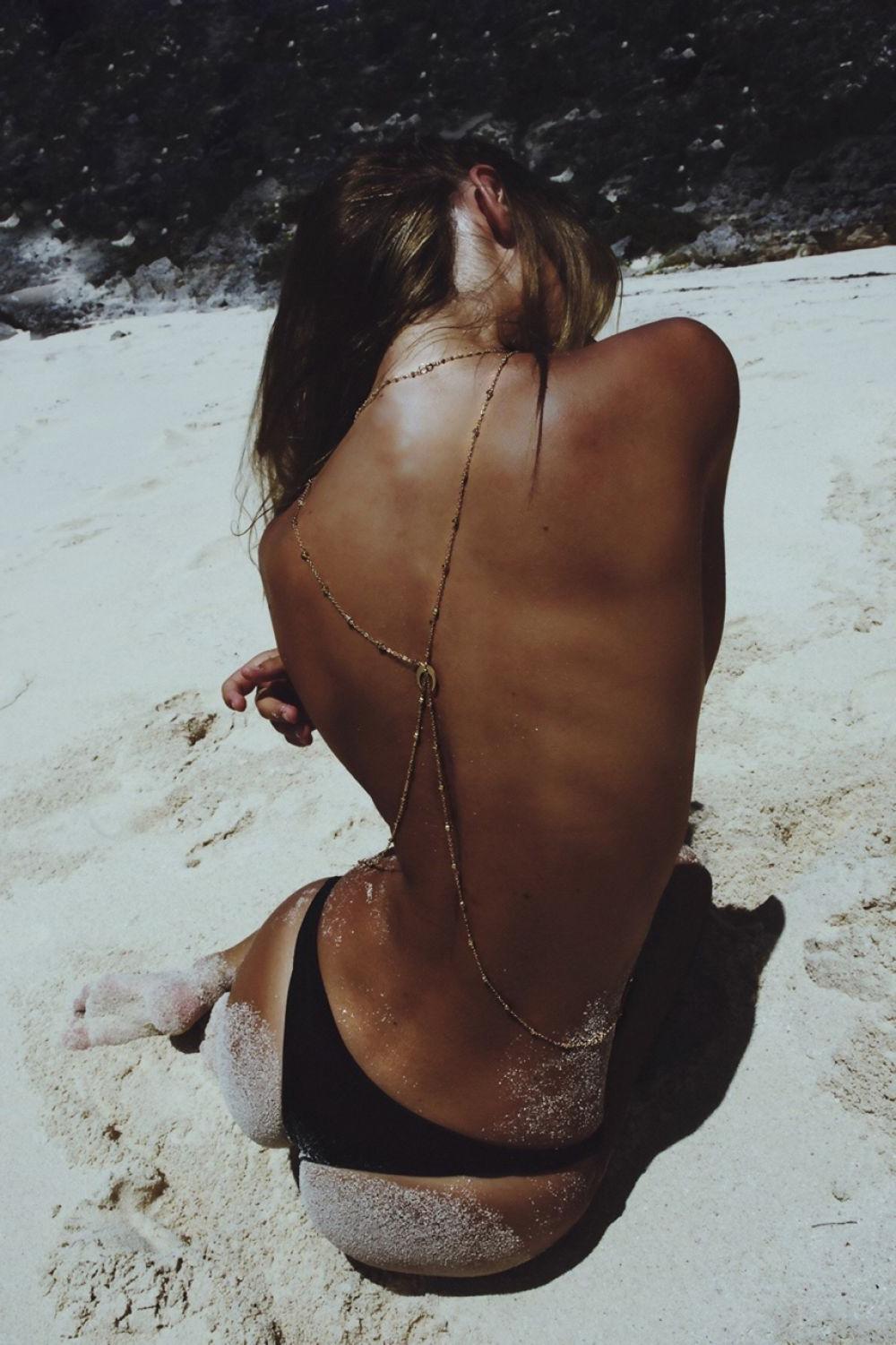 6P Alexis Ren nude pics