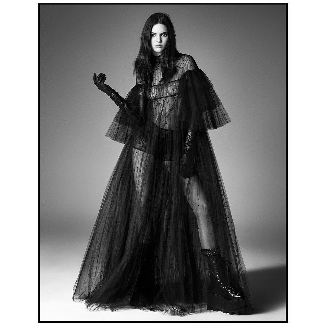 4P Nude pics of Kendall Jenner