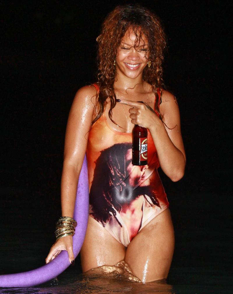 11P Rihanna Nacktbilder