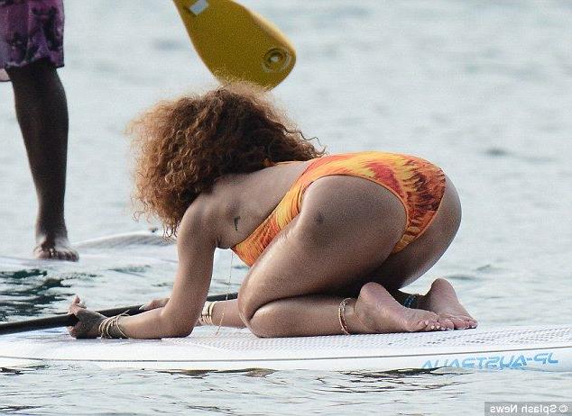 11P Rihanna Nacktbilder