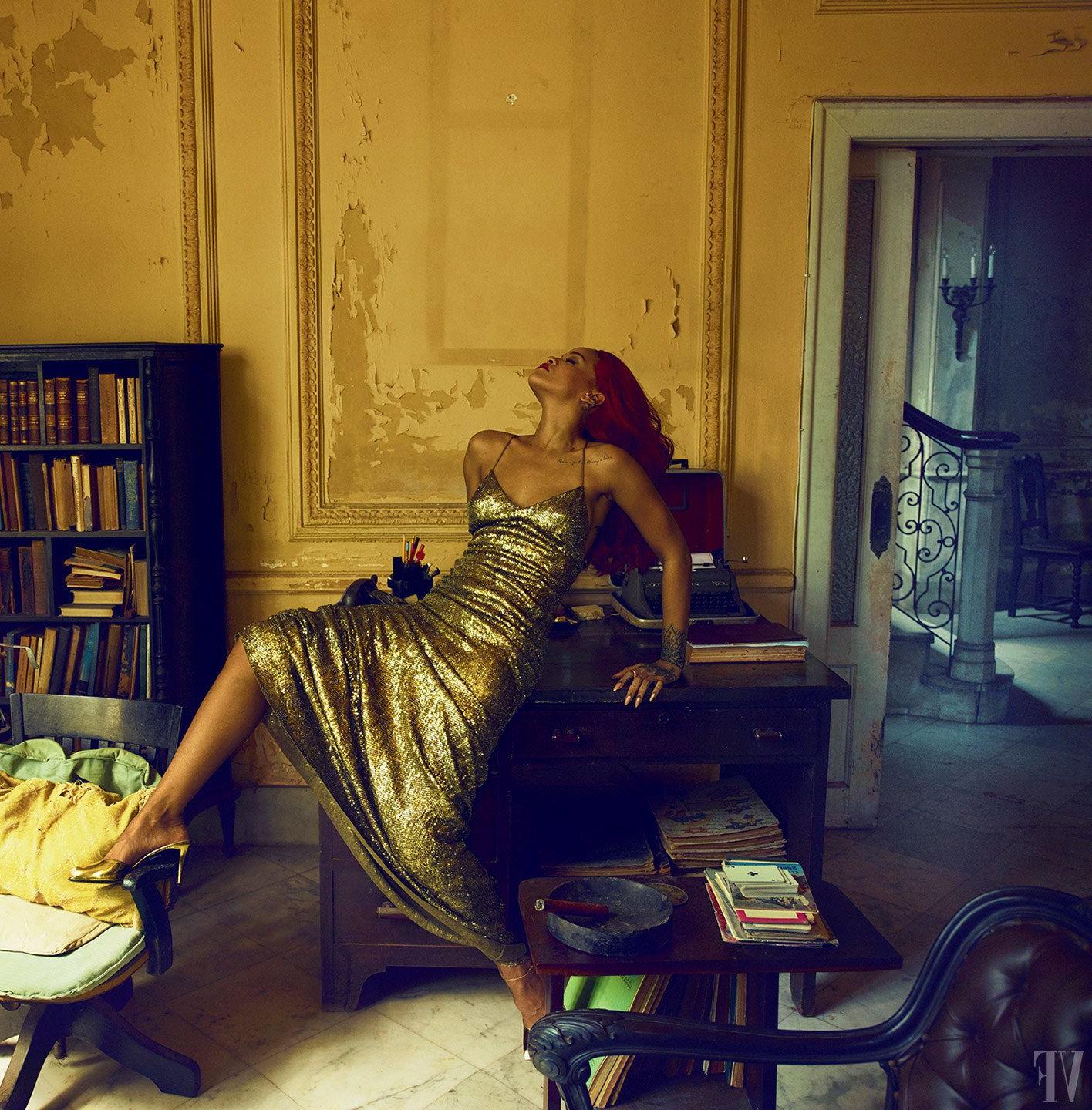 5P Rihanna Nude Photos