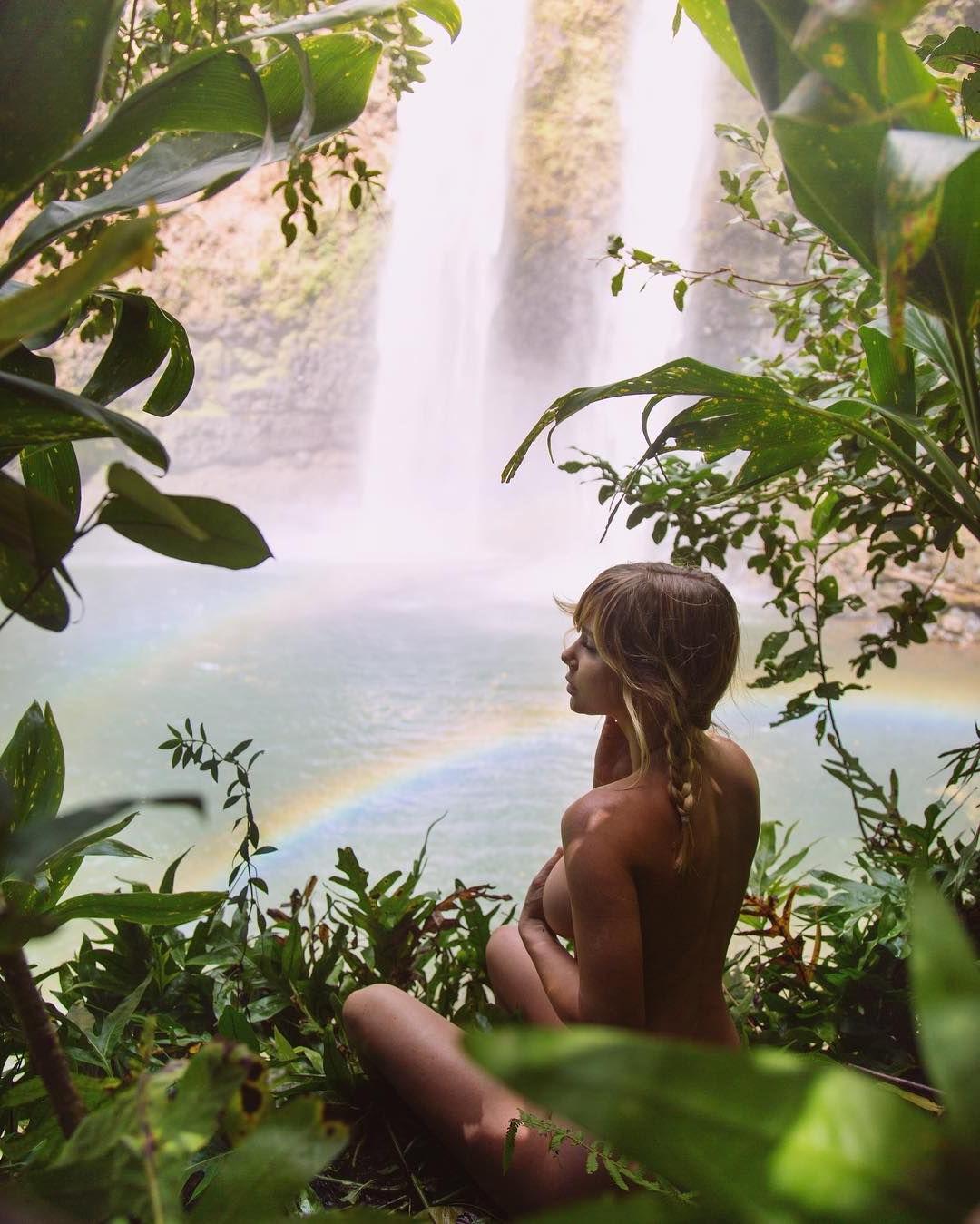 9P Sara Underwood Nude Photos
