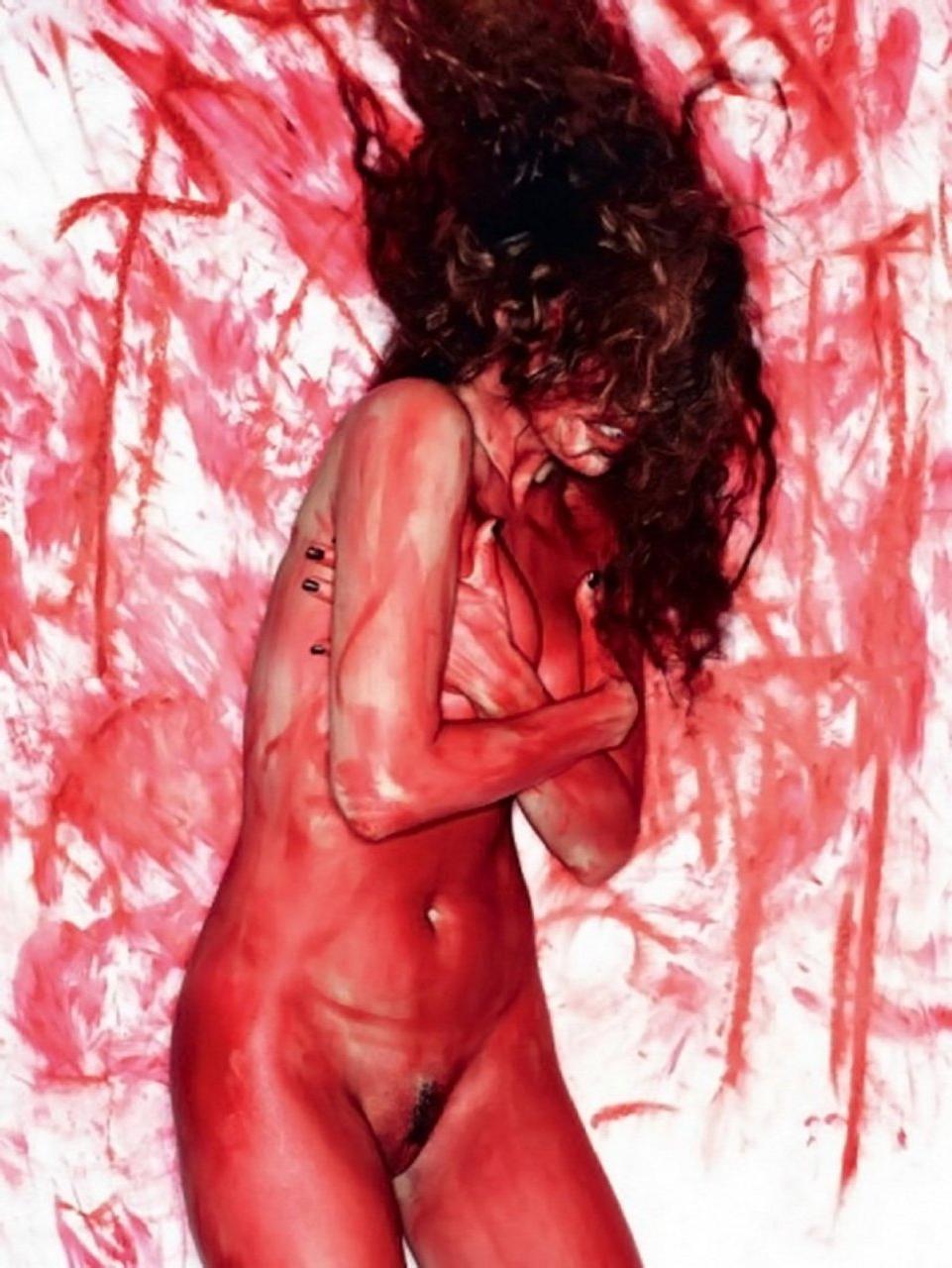 7P Nude pics of Kelly Brook