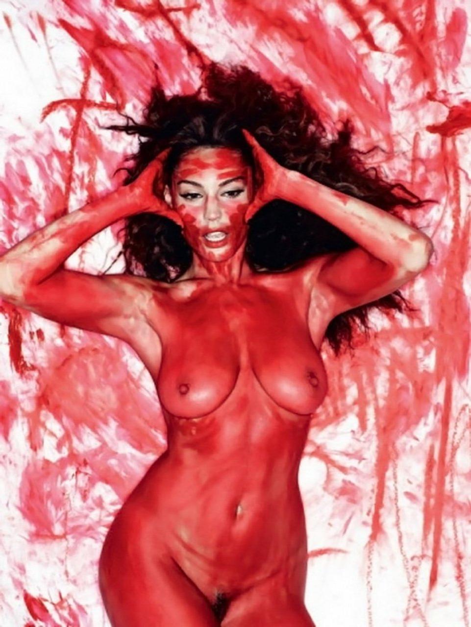 7P Nude pics of Kelly Brook