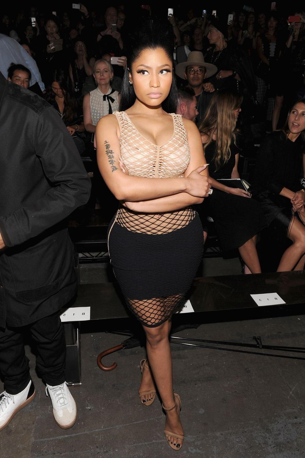 15P Nude pics of Nicki Minaj