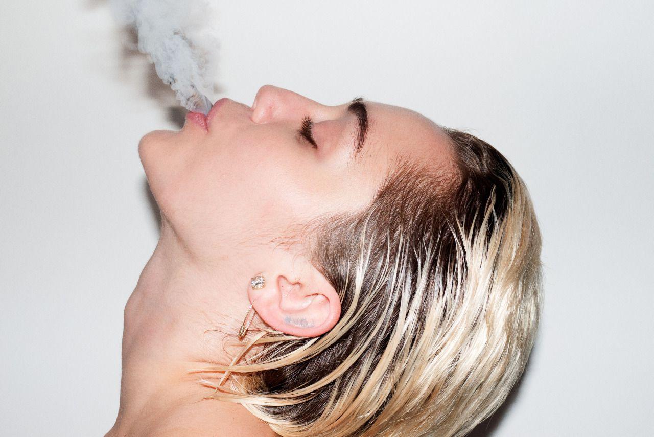 19P Miley Cyrus nude photoshoot