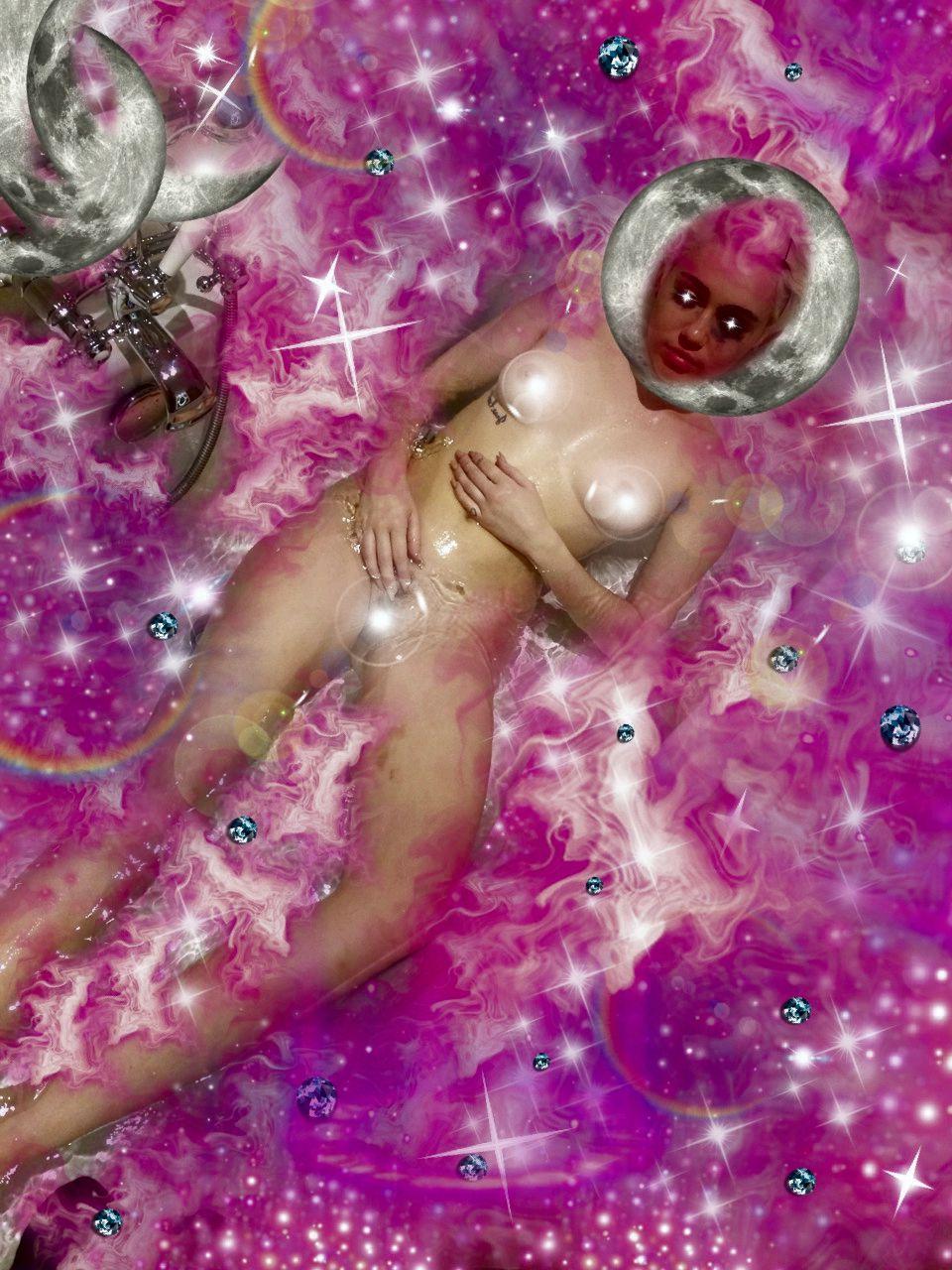 16P Miley Cyrus nude pics