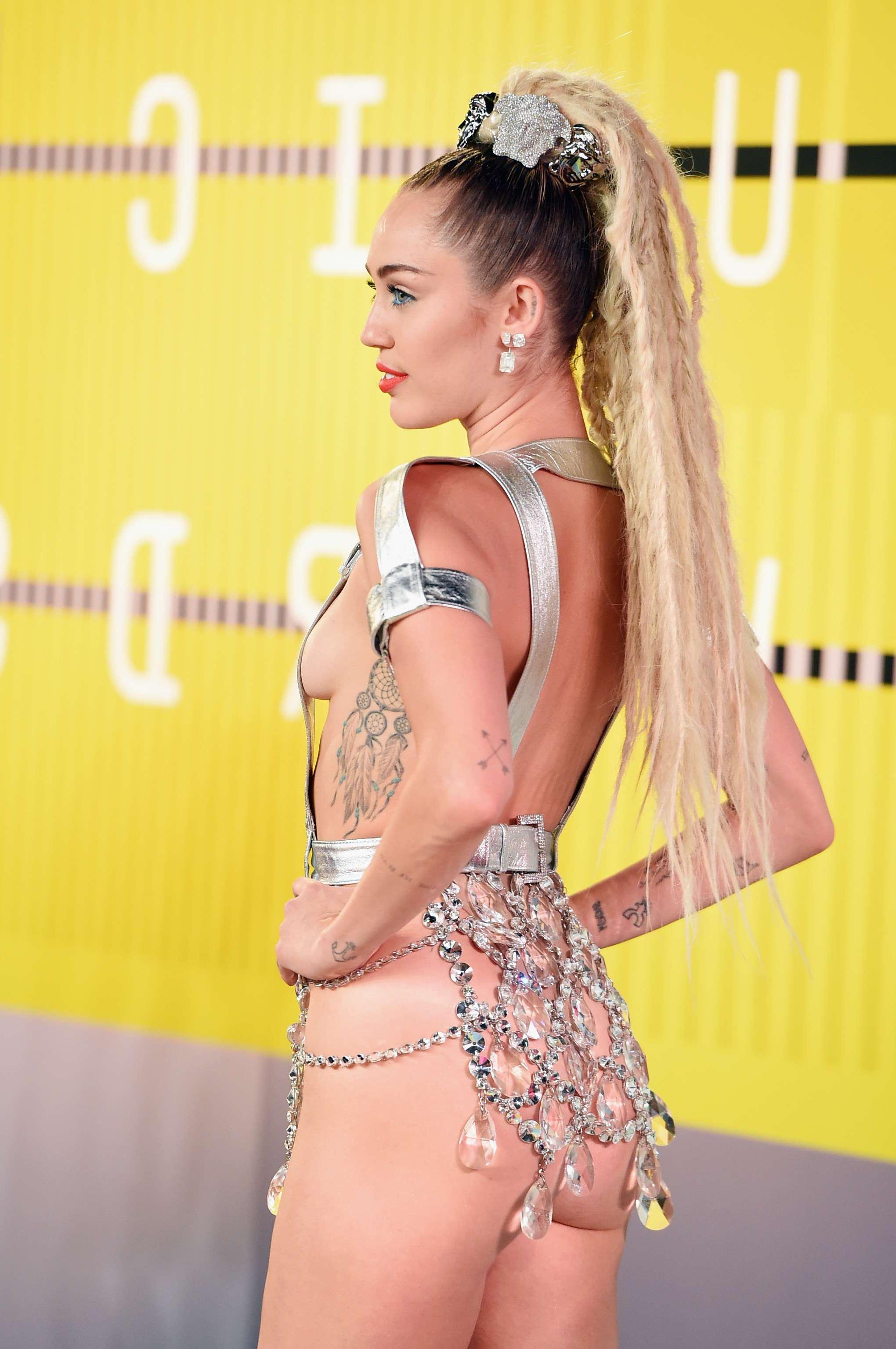 19P miley cyrus nude pics